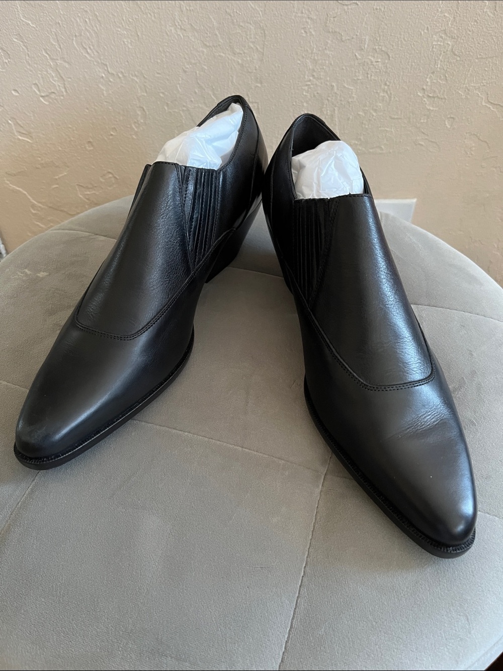 Brand new Vince women leather heel